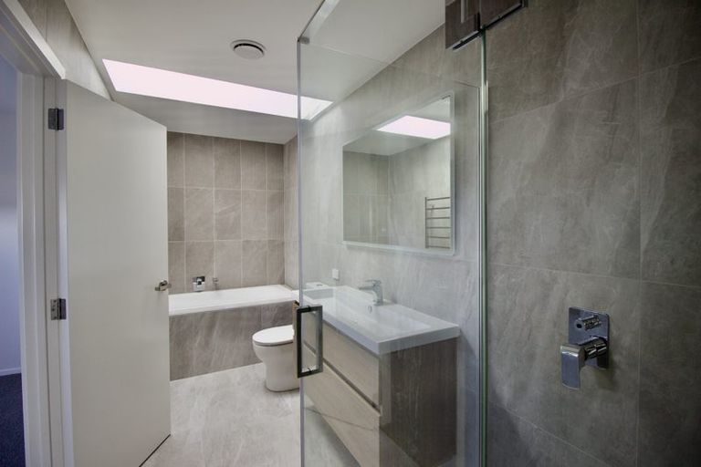 Photo of property in 2/94 Target Road, Totara Vale, Auckland, 0629