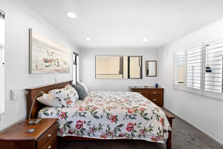 Photo of property in 2 North Terrace, Westshore, Napier, 4110