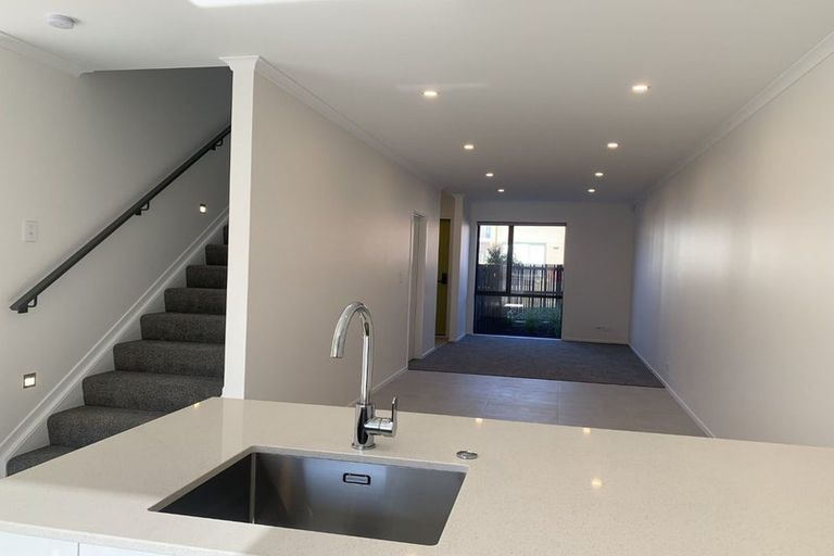 Photo of property in 18 Hema Road, Hobsonville, 0616