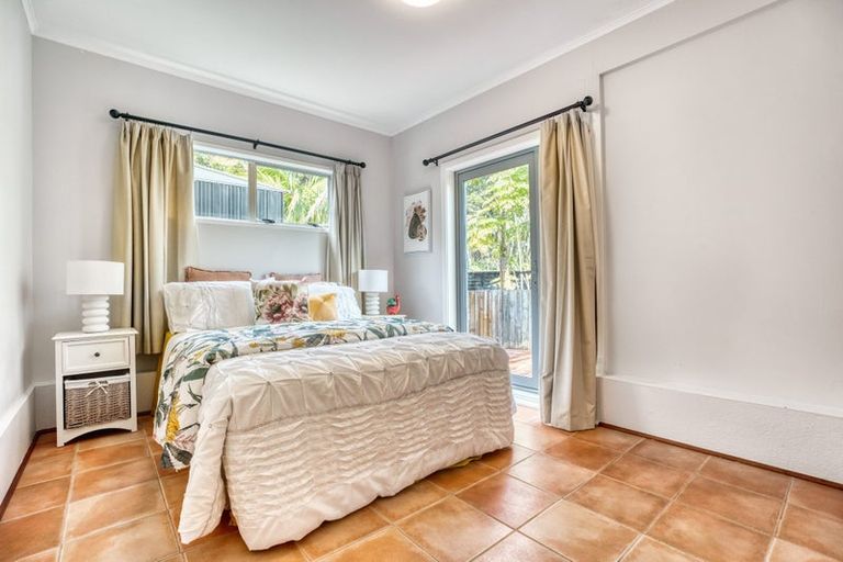 Photo of property in 32 Outlook Road, Greenhithe, Auckland, 0632