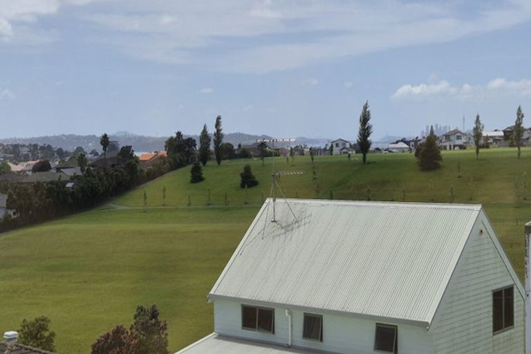 Photo of property in 2/485 Don Buck Road, Massey, Auckland, 0614