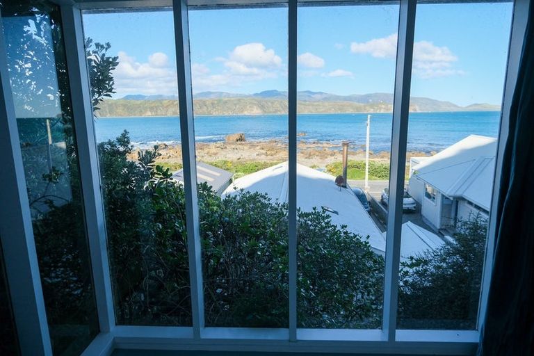 Photo of property in 174 Breaker Bay Road, Breaker Bay, Wellington, 6022