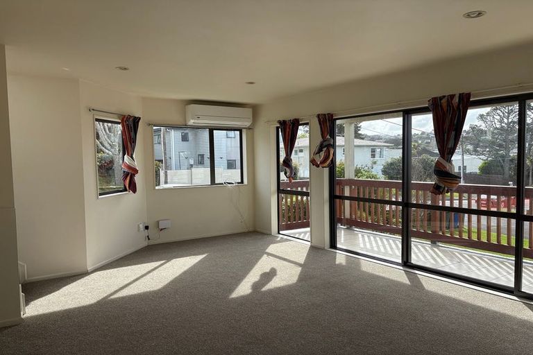 Photo of property in 9 Woodall Place, Totara Vale, Auckland, 0627
