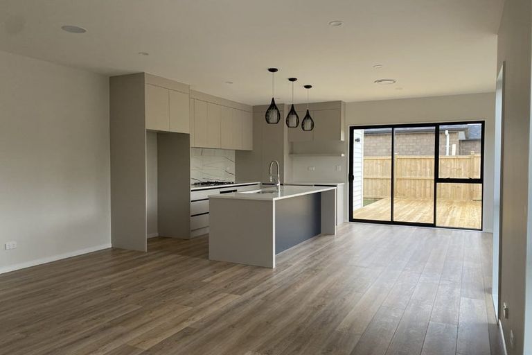 Photo of property in 28 Holcroft Street, Papakura, 2110