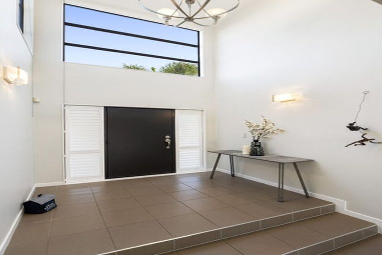 Photo of property in 16 Oak View Terrace, Schnapper Rock, Auckland, 0632