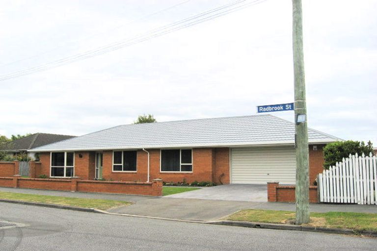 Photo of property in 18 Radbrook Street, Avonhead, Christchurch, 8042