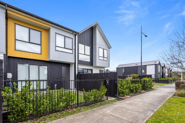 Photo of property in 75 Papatupu Way, Kumeu, 0810