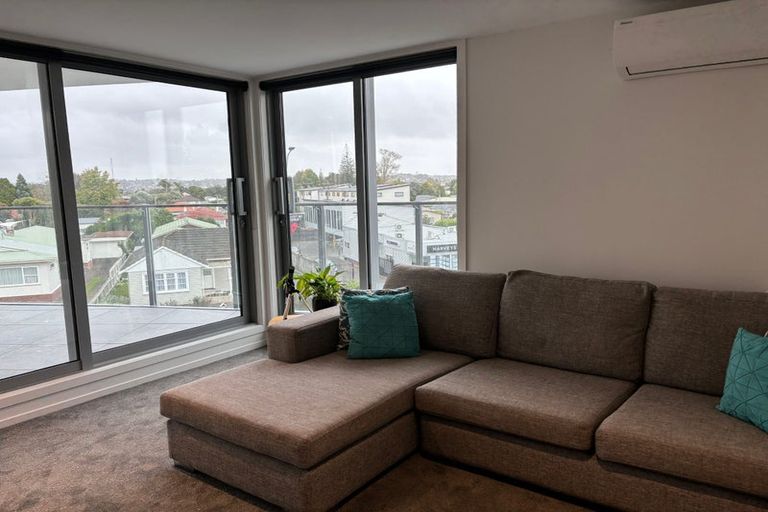 Photo of property in Bella Vista, 2b/84 Gunner Drive, Te Atatu Peninsula, Auckland, 0610