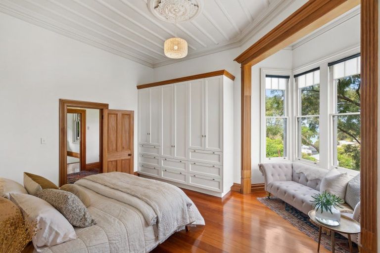 Photo of property in 6 Thompson Road, Bluff Hill, Napier, 4110