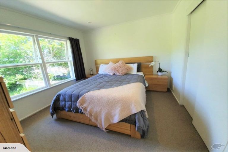 Photo of property in 2/24 Sovereign Place, Glenfield, Auckland, 0629