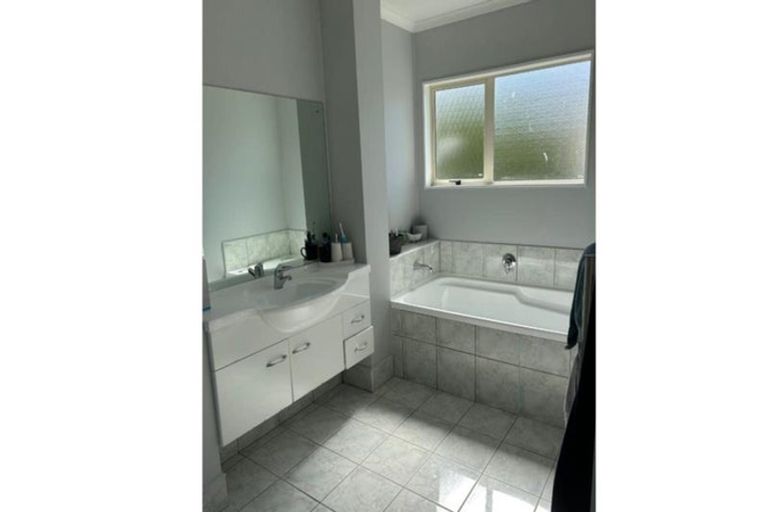 Photo of property in 40 Waverton Terrace, Churton Park, Wellington, 6037