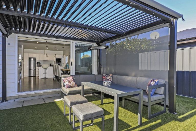 Photo of property in 27a Warwick Crescent, Taradale, Napier, 4112