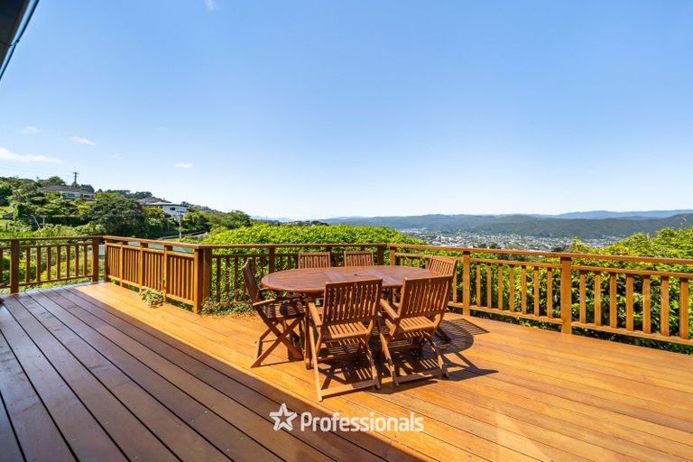 Photo of property in 127 Normandale Road, Normandale, Lower Hutt, 5010