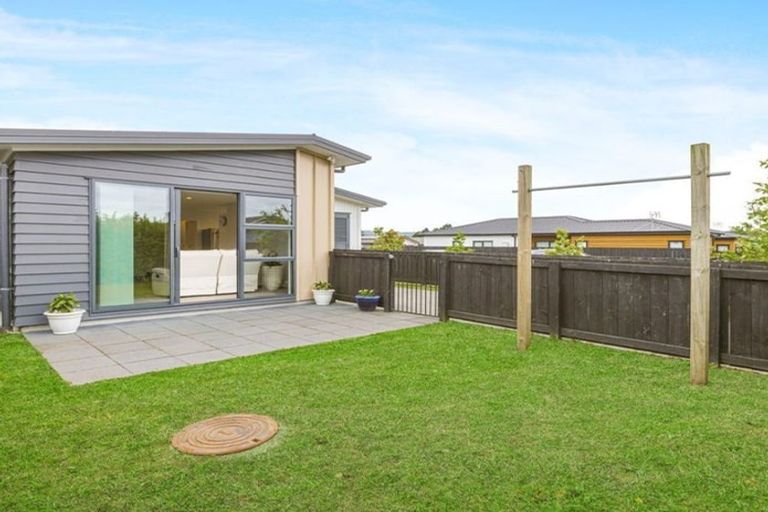 Photo of property in 42 Liberation Road, Papakura, 2110