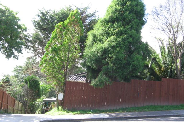 Photo of property in 1/1 Pisces Road, Glen Eden, Auckland, 0602