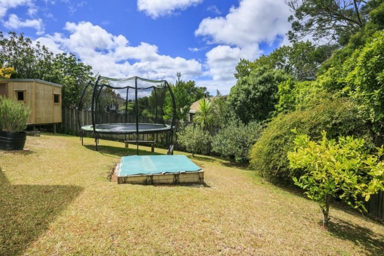 Photo of property in 10 Owl Court, Unsworth Heights, Auckland, 0632