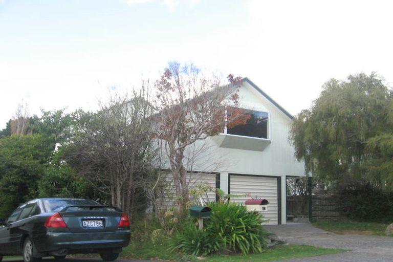 Photo of property in 43 Poole Crescent, Wainuiomata, Lower Hutt, 5014