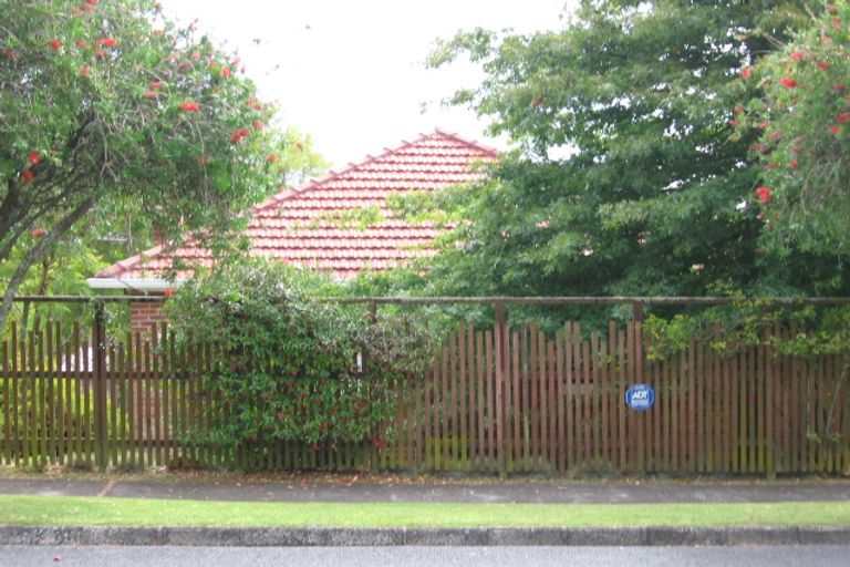 Photo of property in 2/65 Miro Street, New Lynn, Auckland, 0600