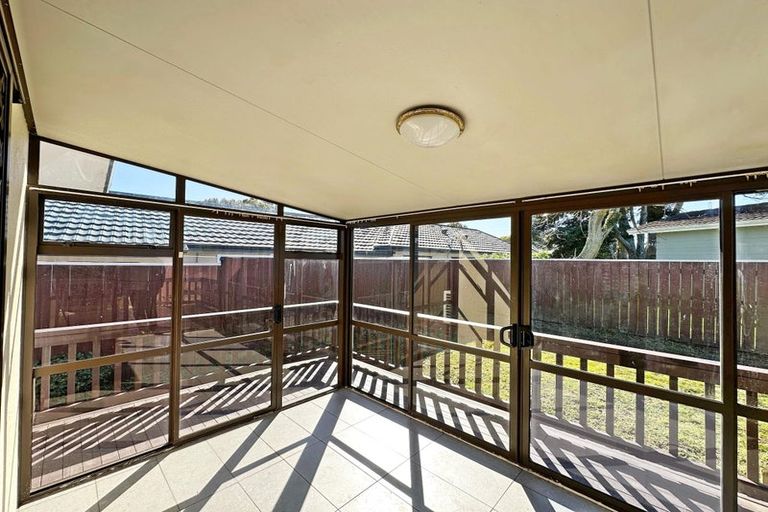 Photo of property in 16 Nerissa Place, Randwick Park, Auckland, 2105