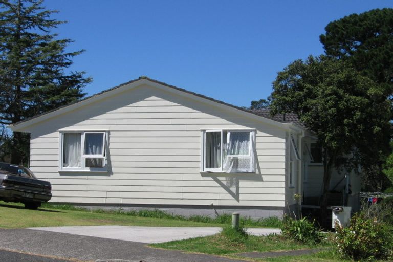 Photo of property in 27 Lysander Crescent, Beach Haven, Auckland, 0626