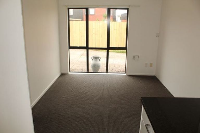 Photo of property in 10 Hill Crescent, New Lynn, Auckland, 0600