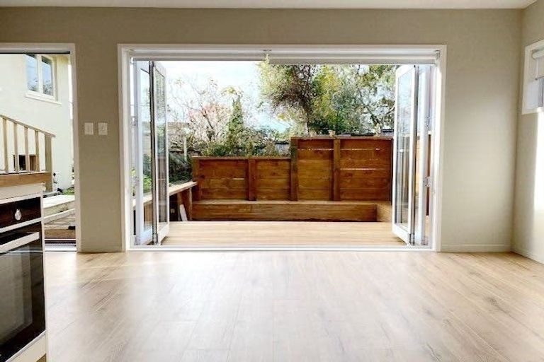 Photo of property in 28 Kokiri Street, Te Atatu South, Auckland, 0610