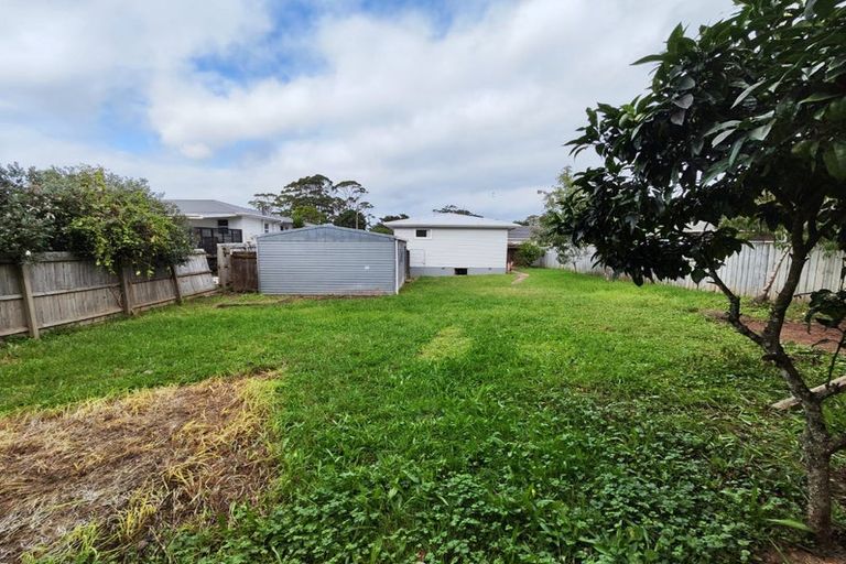 Photo of property in 11 Coletta Lane, Te Atatu South, Auckland, 0610