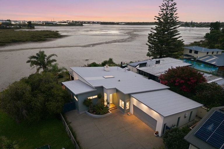 Photo of property in 48 Aurea Avenue, Pakuranga, Auckland, 2010