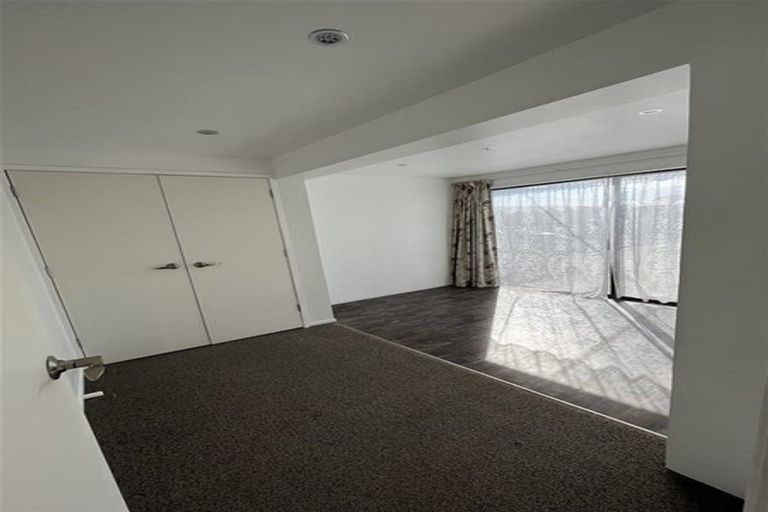 Photo of property in 424 Old Te Atatu Road, Te Atatu Peninsula, Auckland, 0610