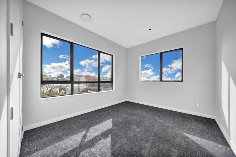 Photo of property in 5 Lawson Creek Street, Massey, Auckland, 0614