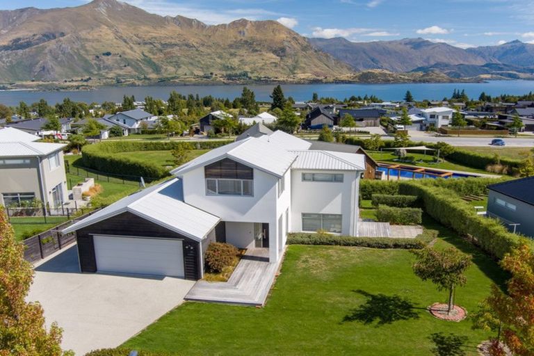 Photo of property in 18 Clutha Place, Wanaka, 9305