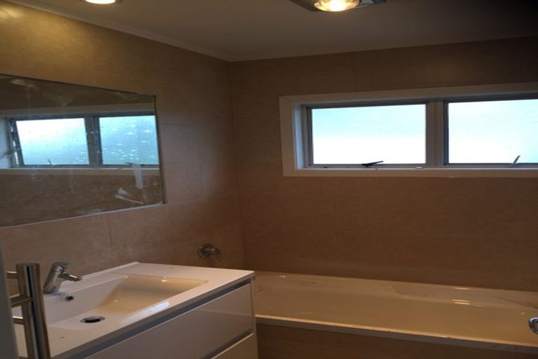 Photo of property in 7 Edgewood Way, Henderson, Auckland, 0612