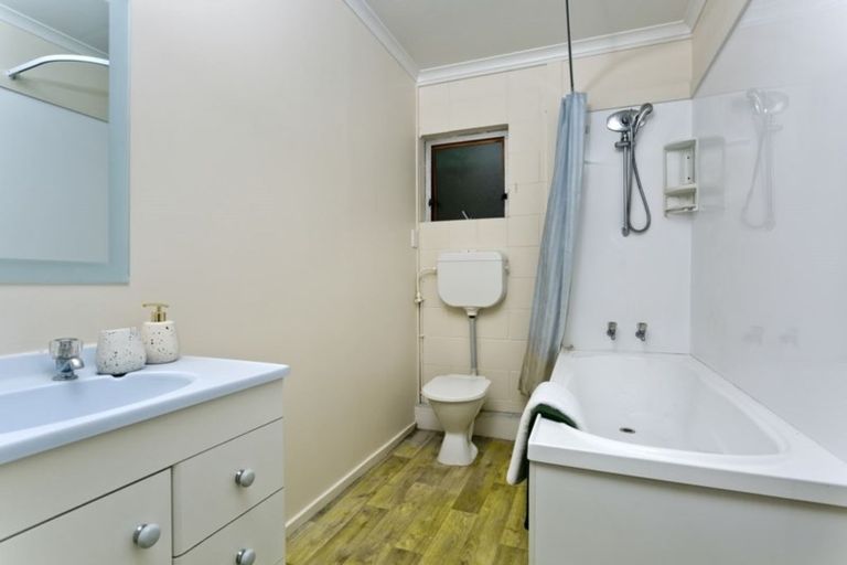 Photo of property in 61 Merriefield Avenue, Forrest Hill, Auckland, 0620