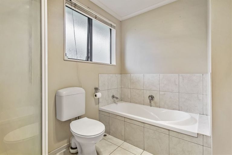 Photo of property in 39 Misty Valley Drive, Henderson, Auckland, 0612
