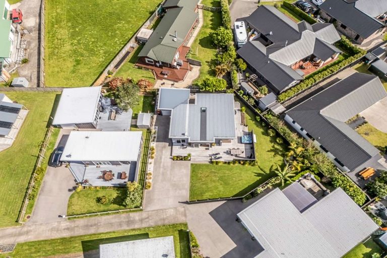 Photo of property in 10 Rena Place, Whitianga, 3510