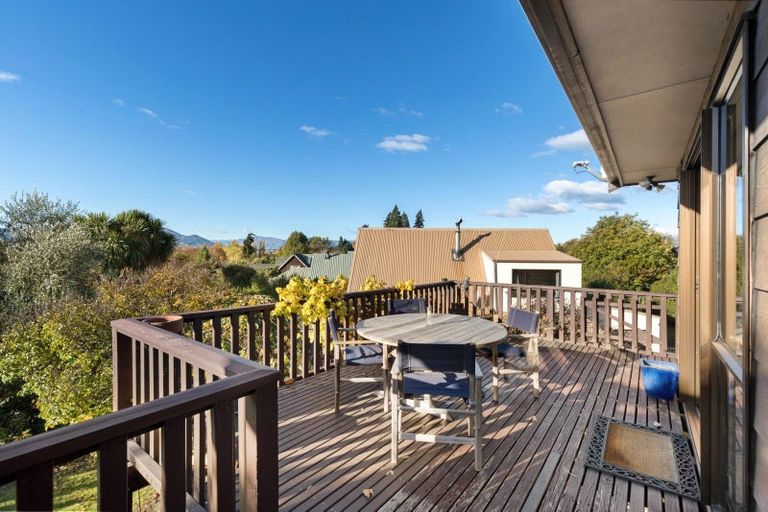 Photo of property in 10 Heuchan Lane, Wanaka, 9305