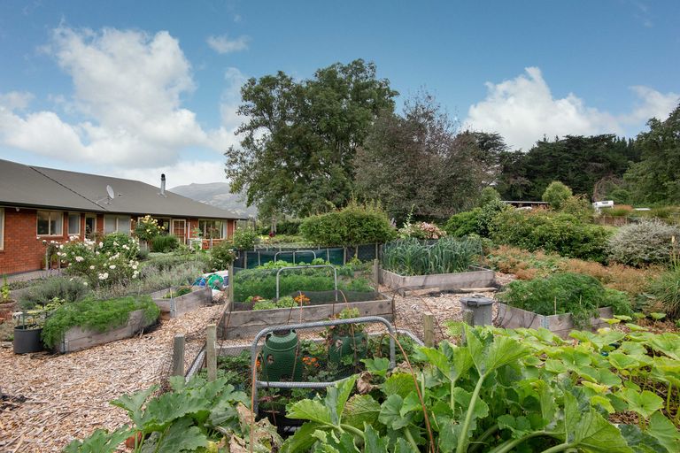 Photo of property in 16 Woodside Road, Woodside, Outram, 9073