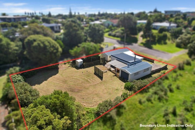Photo of property in 11 Rata Street, Otaki Beach, Otaki, 5512