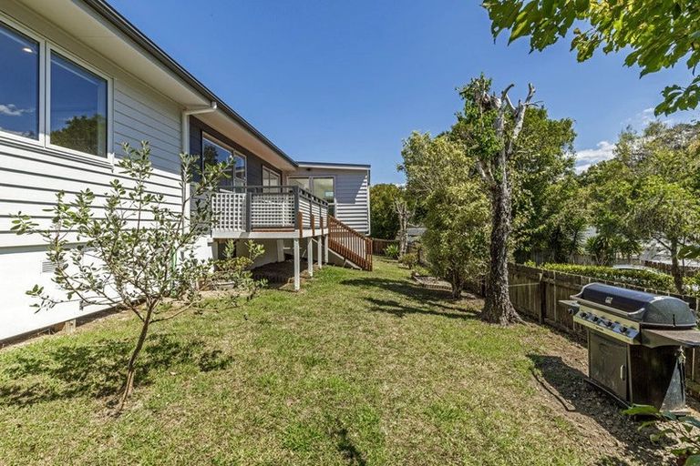 Photo of property in 2/140 Lynn Road, Bayview, Auckland, 0629