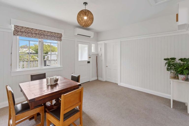 Photo of property in 2 Ngahina Street, Marton, 4710