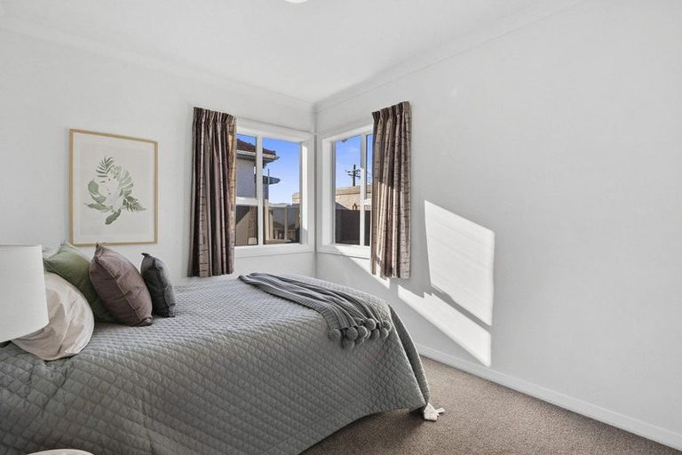 Photo of property in 43 Isadore Road, Saint Clair, Dunedin, 9012