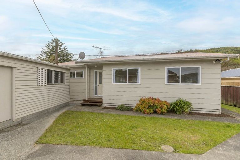 Photo of property in 2/108 Hewer Crescent, Naenae, Lower Hutt, 5011