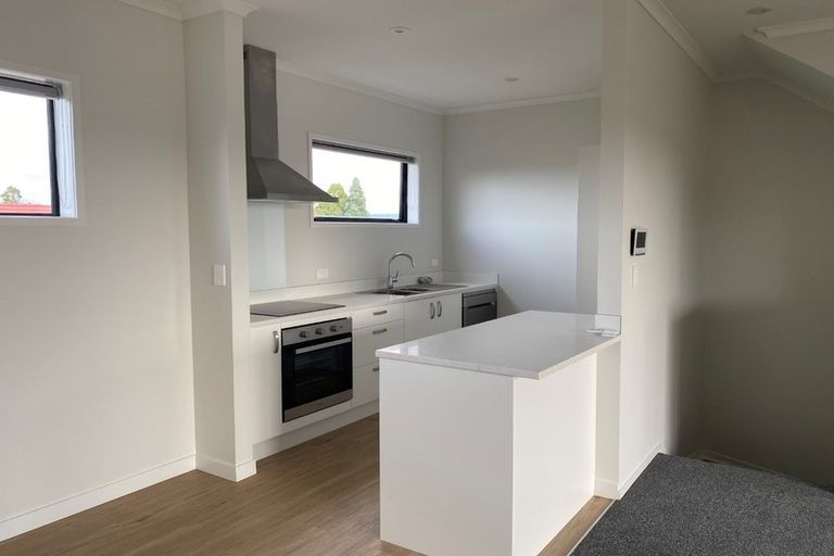 Photo of property in 5/5 Peachgrove Road, Te Atatu Peninsula, Auckland, 0610