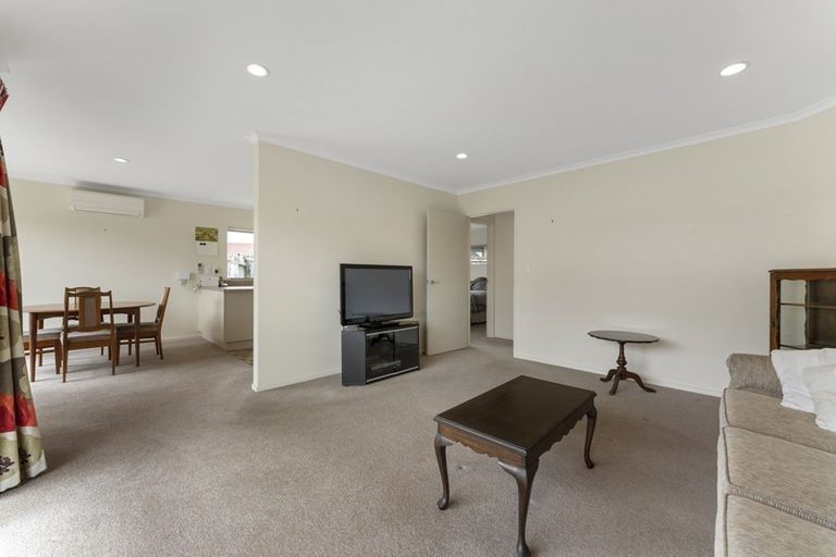 Photo of property in Rangeview Villas, 38/9 Fuller Close, Levin, 5510