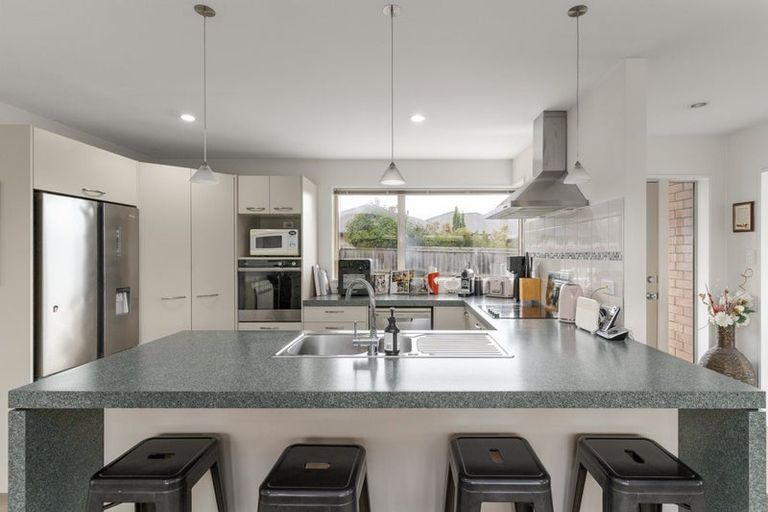 Photo of property in 27 Carradale Avenue, Broomfield, Christchurch, 8042