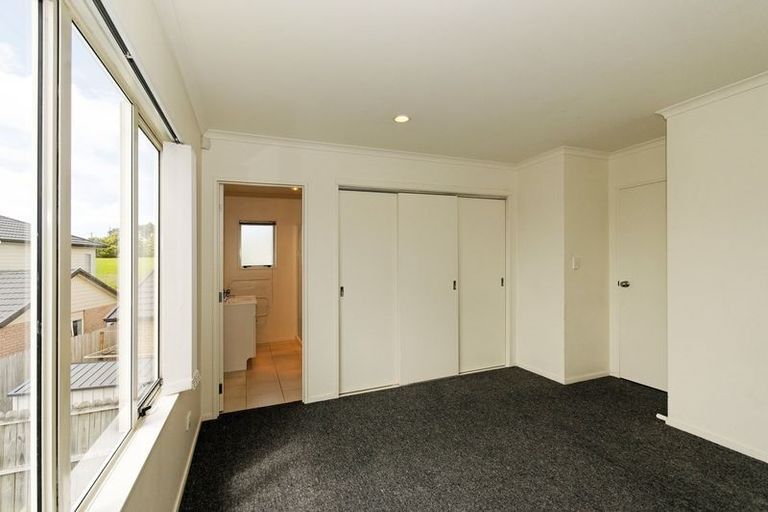 Photo of property in 3 Charta Place, Sunnyvale, Auckland, 0612