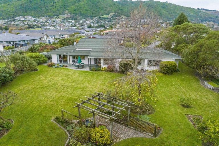 Photo of property in 29 Cranbrook Grove, Waikanae, 5036