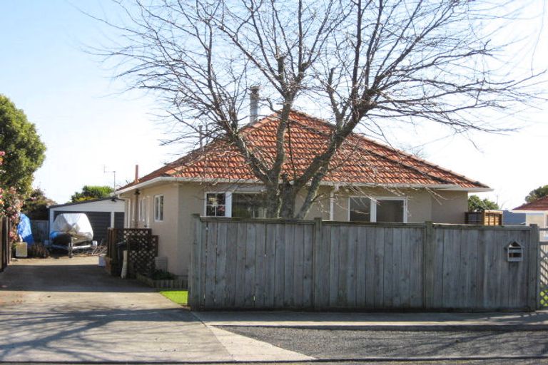 Photo of property in 50 Lismore Street, Merrilands, New Plymouth, 4312