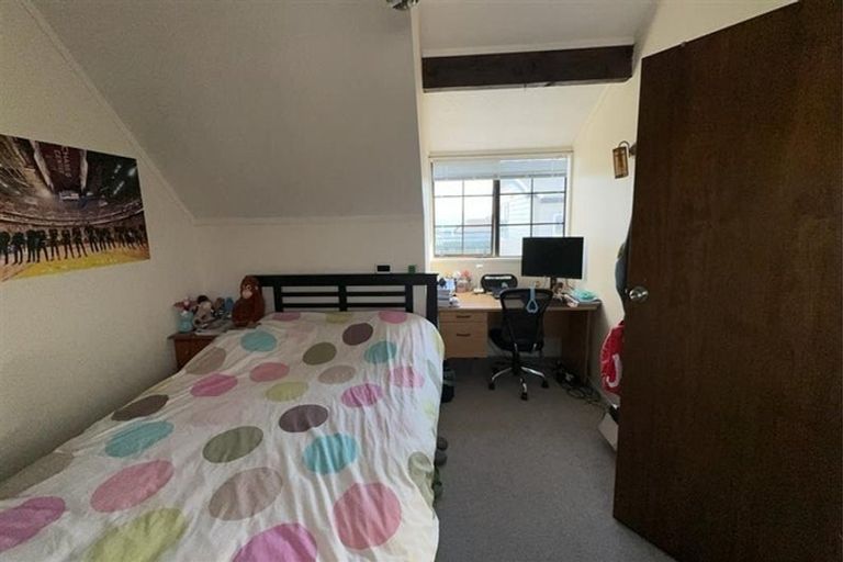 Photo of property in 2/11 Takutai Avenue, Bucklands Beach, Auckland, 2012