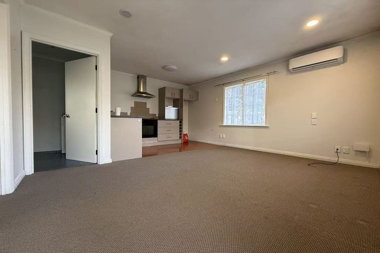 Photo of property in 1 Miltonia Avenue, Te Atatu South, Auckland, 0610